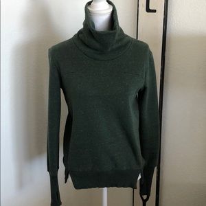 Alo Sweatshirt/Fleece inside.